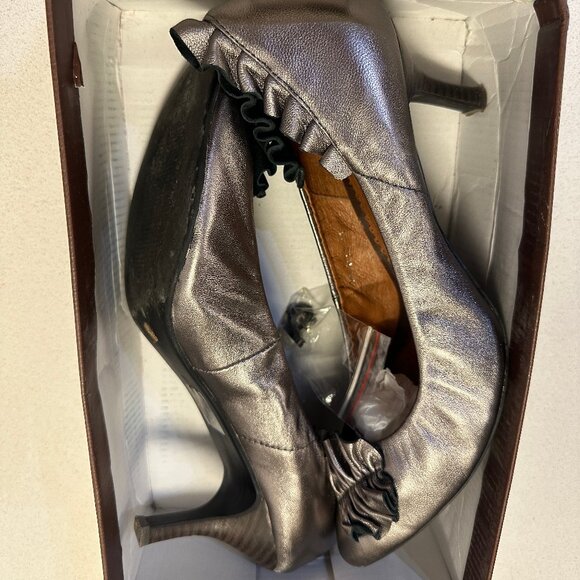 Jeffrey Campbell Pacific Ibiza Ruffle Shoes Metallic Silver Size 11/41 - Picture 3 of 5